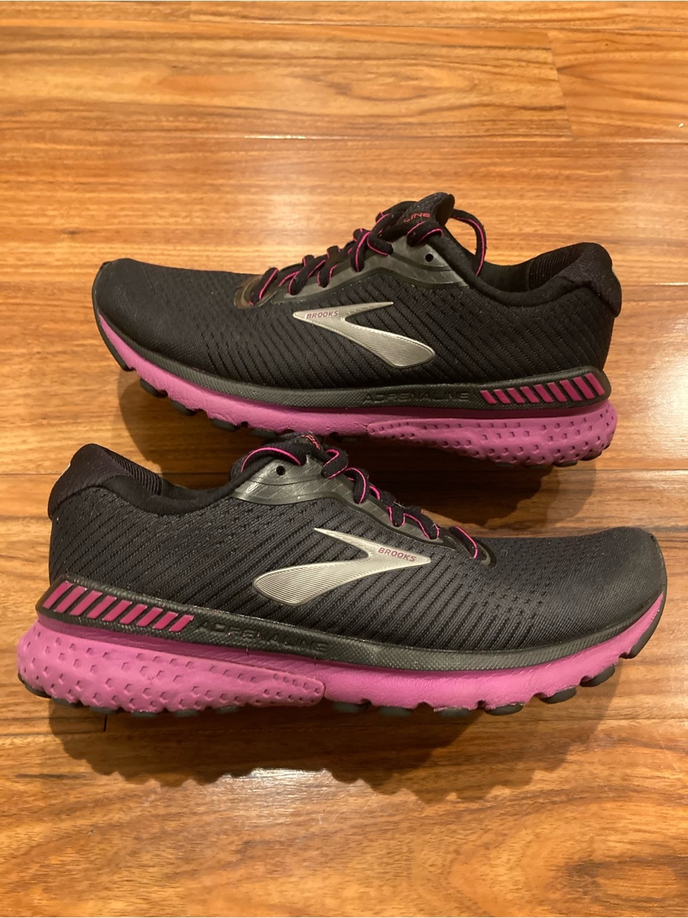 Brooks Womens Adrenaline GTS 20 1202961D062 Black Running Shoes Sneakers Sz 7.5D